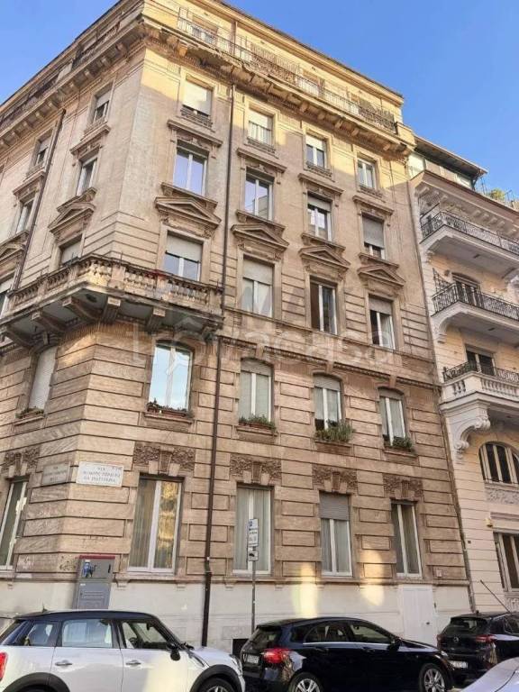 negozio in affitto a Roma in zona Rione Prati