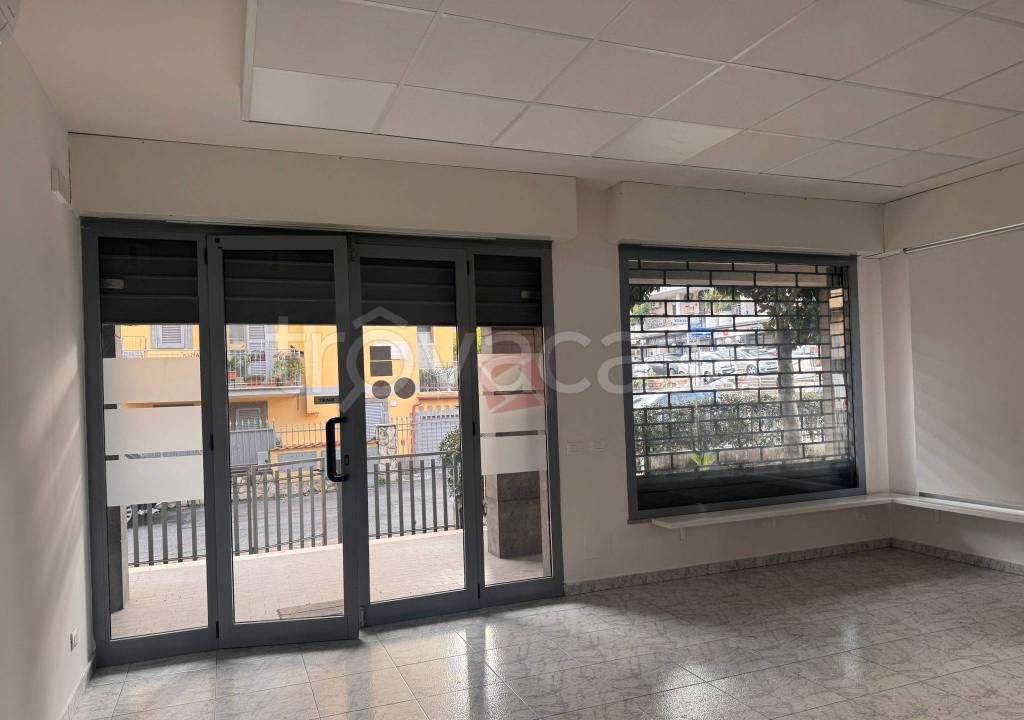 negozio in affitto a Roma in zona Finocchio