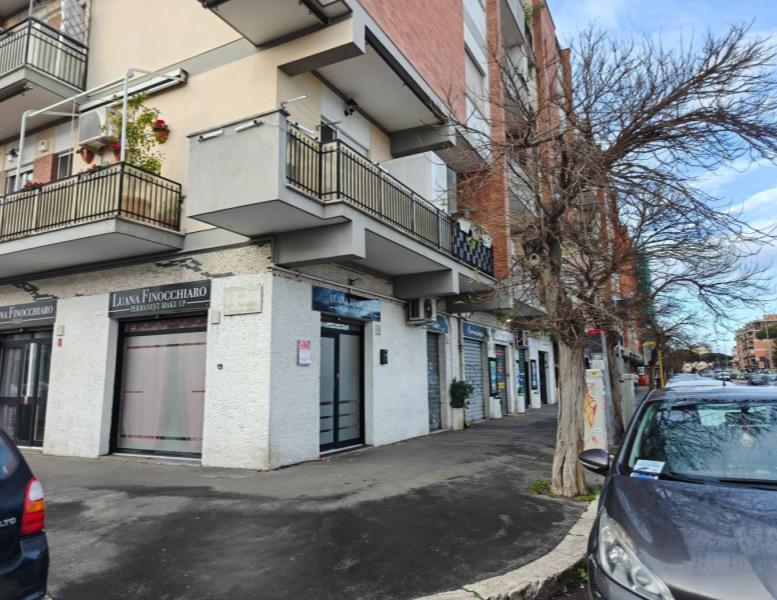 locale commerciale in affitto a Roma in zona Ostia