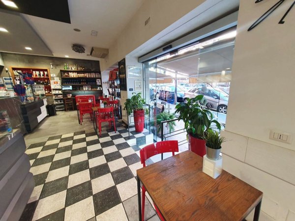 negozio in affitto a Roma in zona Mostacciano