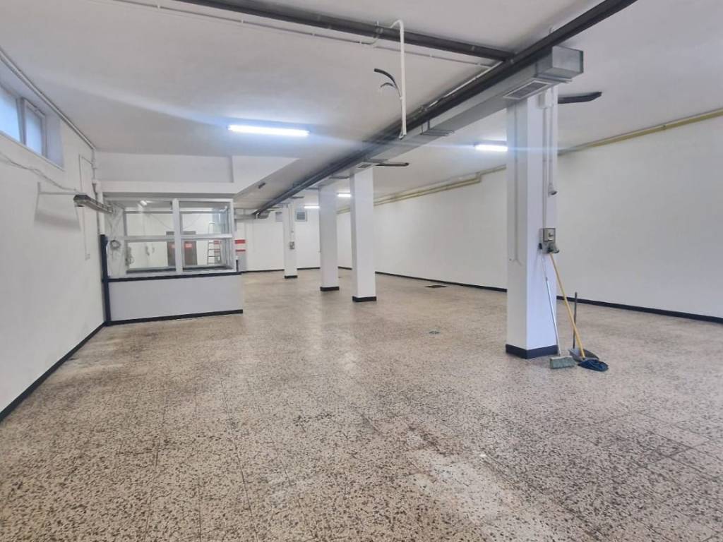 locale commerciale in affitto a Roma in zona Torre Angela