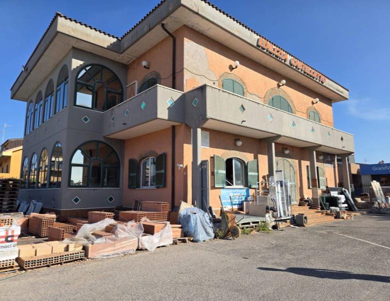 locale commerciale in affitto a Roma in zona Ostia