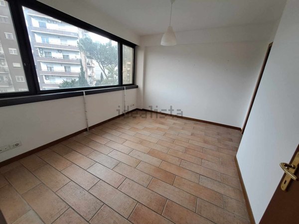 ufficio in affitto a Roma in zona Cinecittà