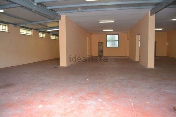 locale commerciale in affitto a Roma in zona Torre Angela