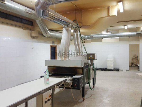 locale commerciale in affitto a Roma in zona Romanina