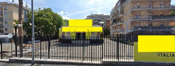 locale commerciale in affitto a Roma in zona Torre Spaccata