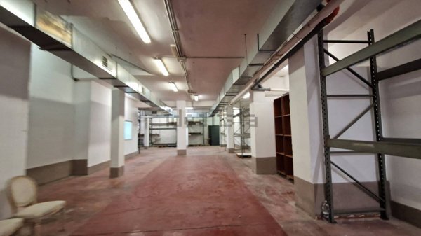 locale di sgombero in affitto a Roma in zona Appio Claudio