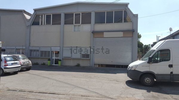 locale commerciale in affitto a Roma