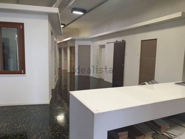 locale commerciale in affitto a Roma in zona Romanina