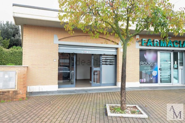 negozio in affitto a Roma