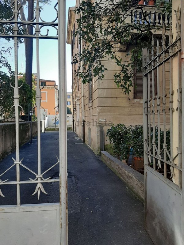 ufficio in affitto a Roma in zona Appio Latino