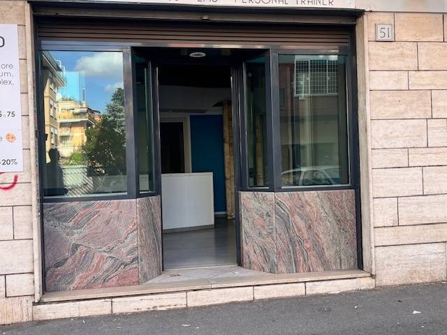 negozio in affitto a Roma in zona Appio Claudio