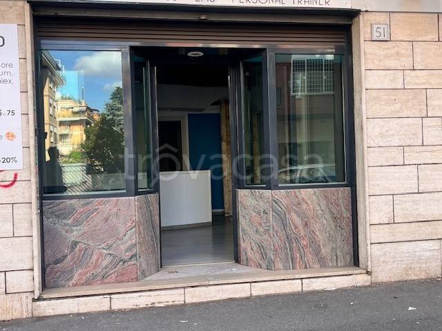 negozio in affitto a Roma in zona Appio Claudio