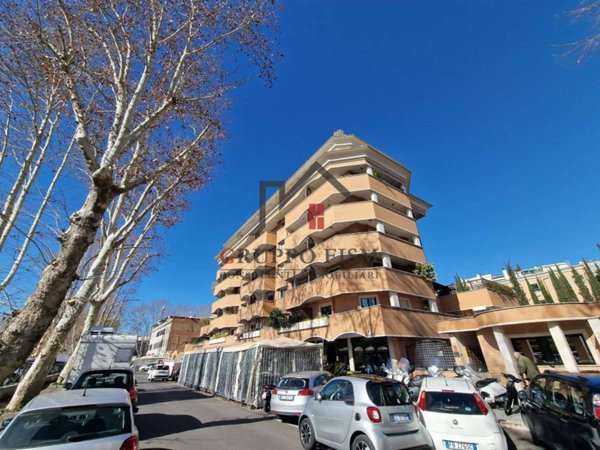 negozio in affitto a Roma in zona Tor di Quinto