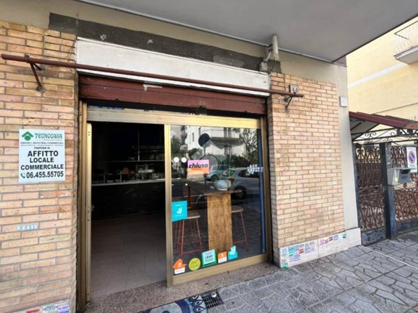negozio in affitto a Roma in zona San Basilio