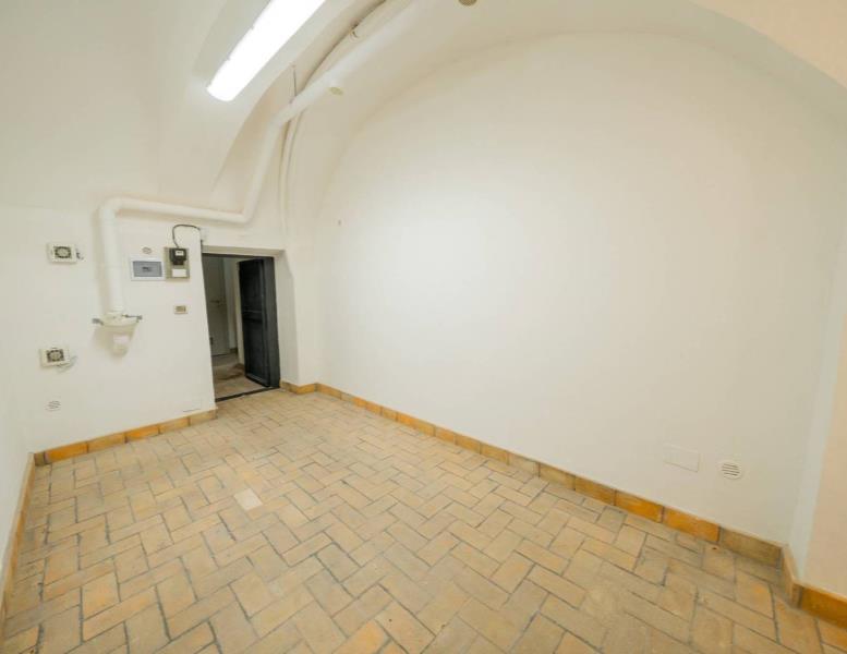 locale di sgombero in affitto a Roma in zona Campo Marzio