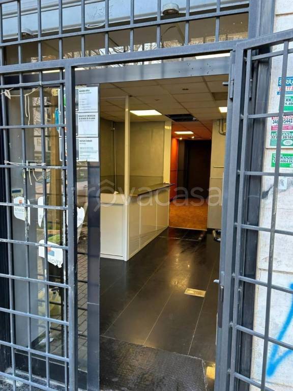 negozio in affitto a Roma in zona Cinecittà