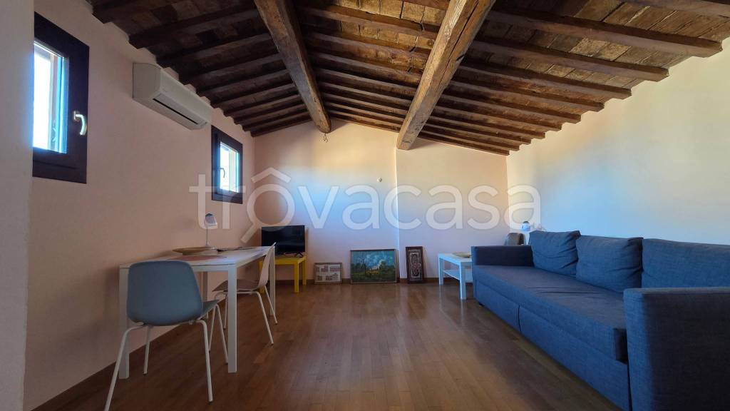 appartamento in affitto a Roma in zona Rione Regola