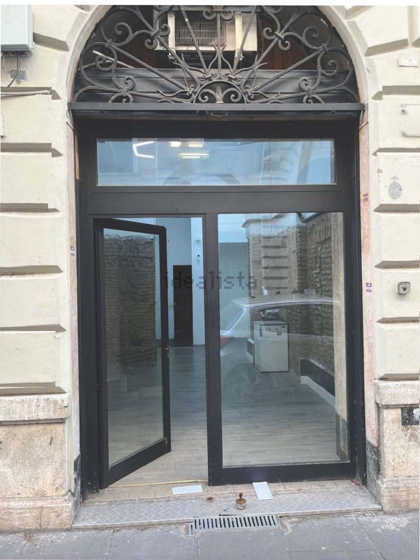 locale commerciale in affitto a Roma in zona Rione Prati