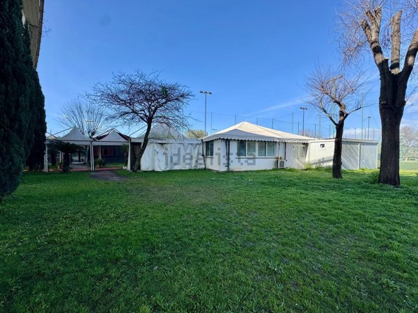 locale commerciale in affitto a Roma in zona EUR