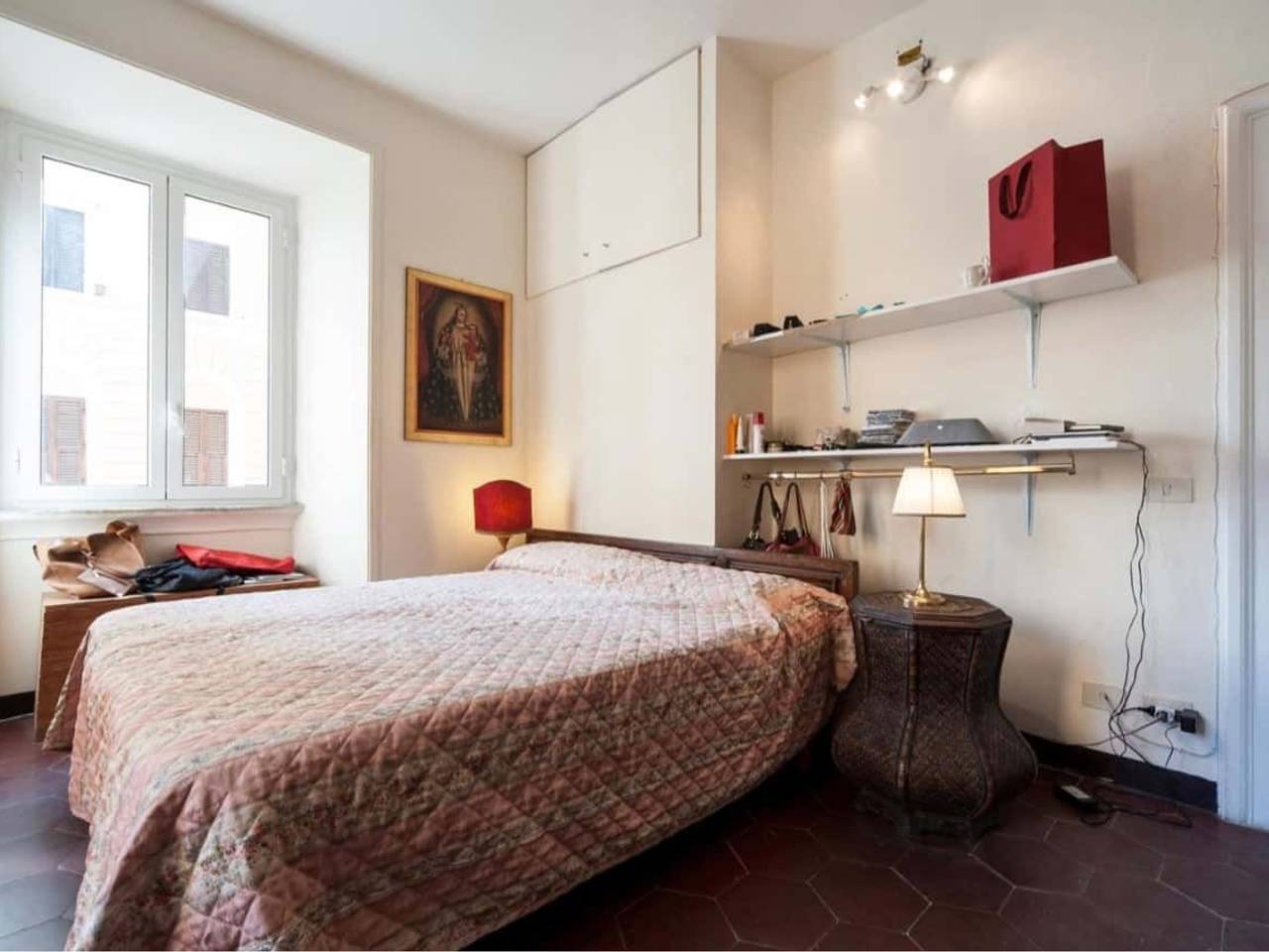 negozio in affitto a Roma in zona Trevi-Colonna