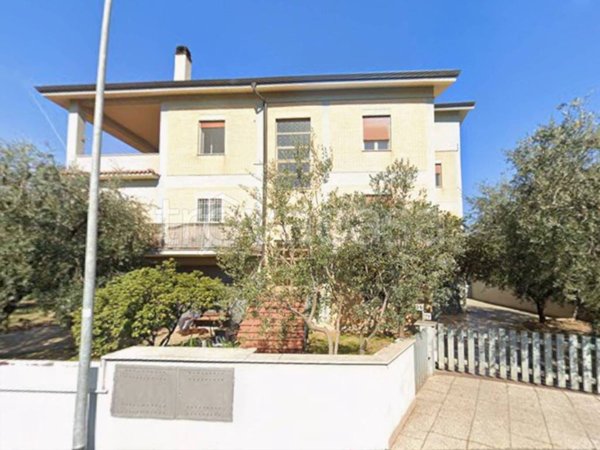 locale di sgombero in affitto a Roma in zona Dragona/Bagnoletto