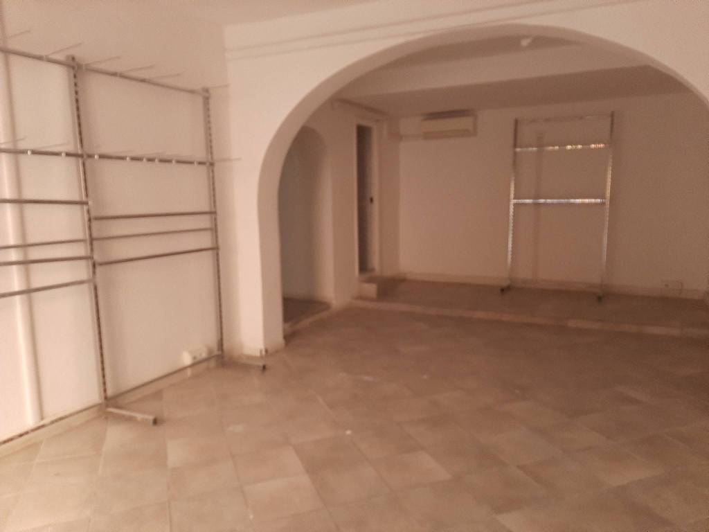 negozio in affitto a Roma in zona Rione di Ponte