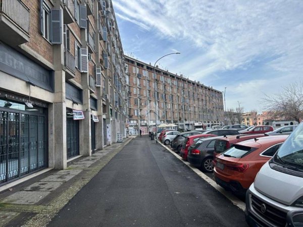 negozio in affitto a Roma in zona Appio Claudio
