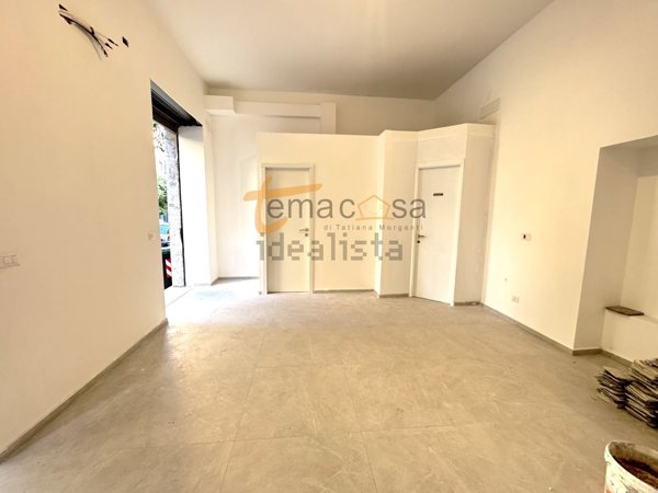 locale commerciale in affitto a Roma in zona Appio Latino