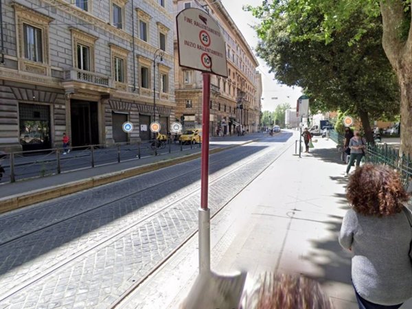 negozio in affitto a Roma in zona Parione/Sant'Eustachio