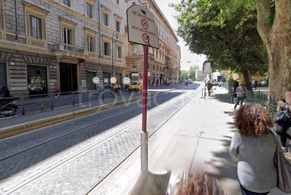 negozio in affitto a Roma in zona Rione Regola