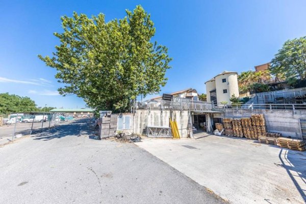 locale commerciale in affitto a Roma in zona Castelverde
