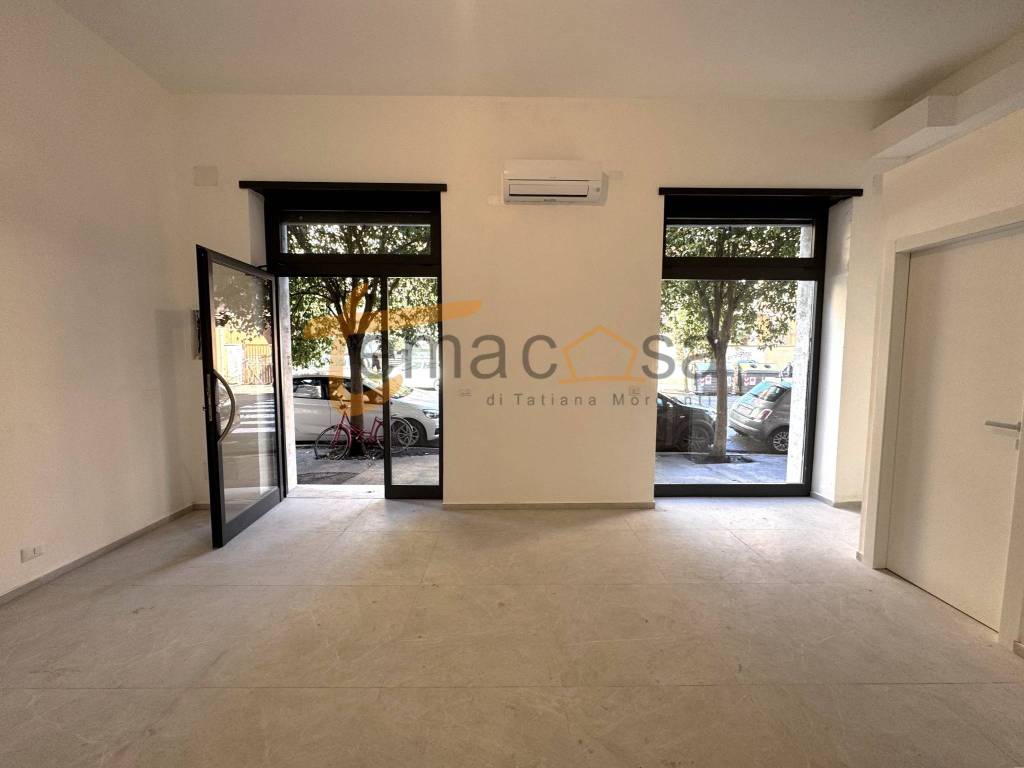 negozio in affitto a Roma in zona Appio Latino