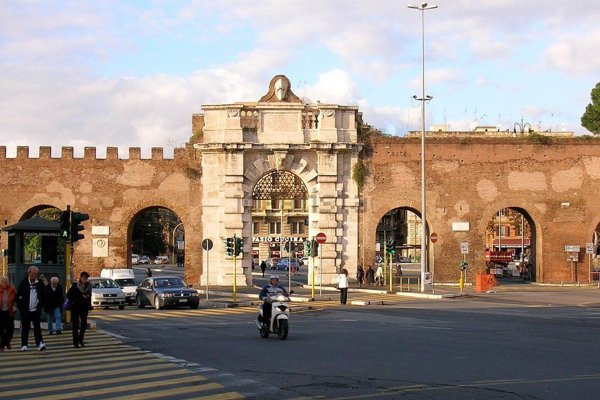 locale commerciale in affitto a Roma in zona Appio Latino