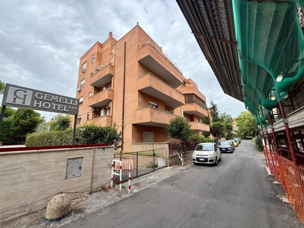 locale commerciale in affitto a Roma in zona Trionfale