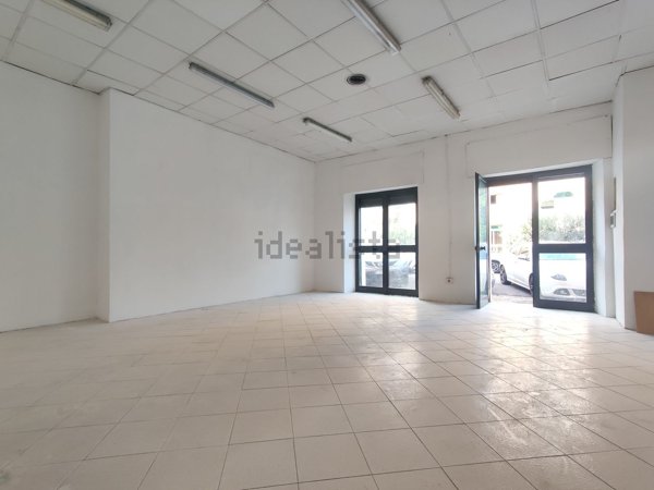locale commerciale in affitto a Roma in zona Prenestino-Centocelle