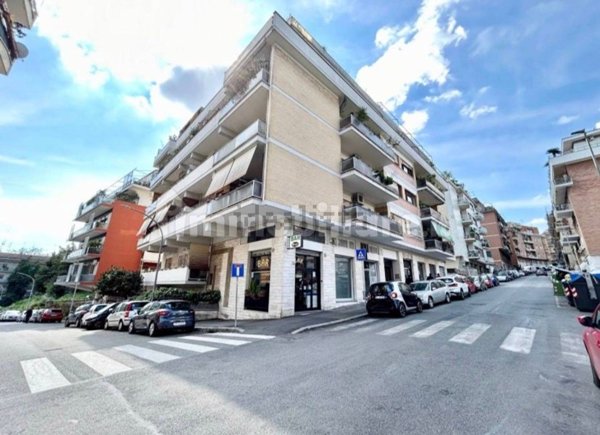 locale di sgombero in affitto a Roma in zona Aurelio