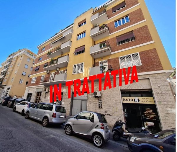 negozio in affitto a Roma in zona Appio Latino