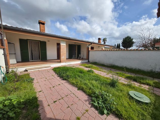 casa indipendente in affitto a Roma in zona Casal Palocco
