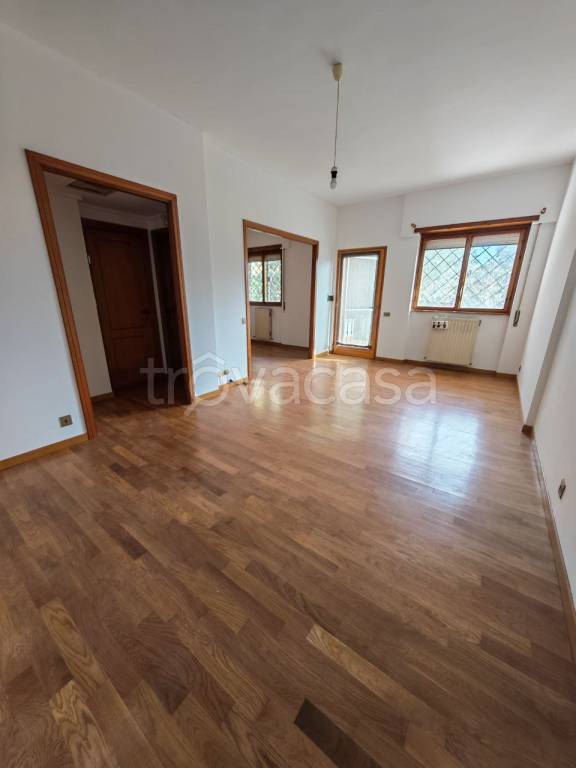 appartamento in affitto a Roma in zona Axa