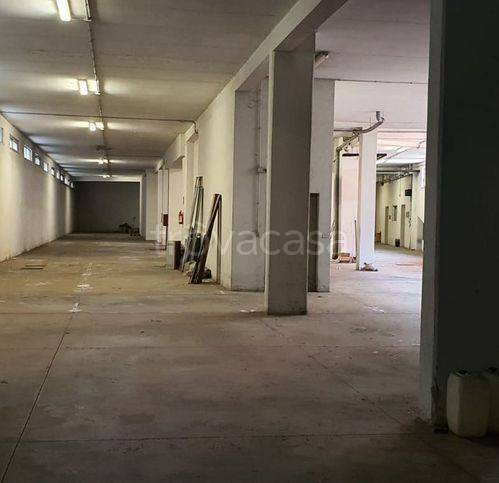 locale di sgombero in affitto a Roma in zona Torre Maura