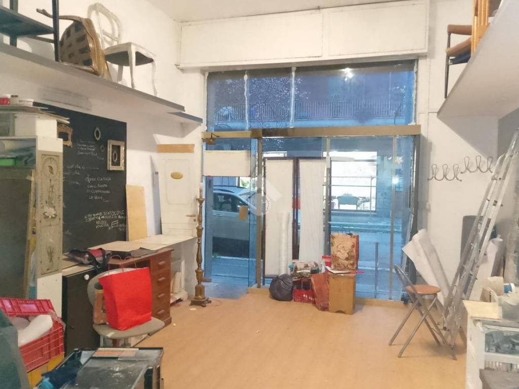 negozio in affitto a Roma in zona Appio Latino