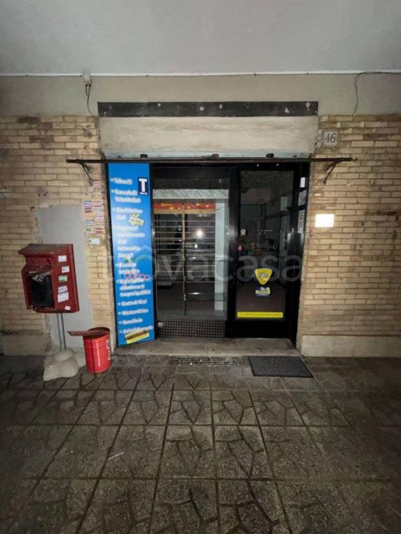 negozio in affitto a Roma in zona San Basilio