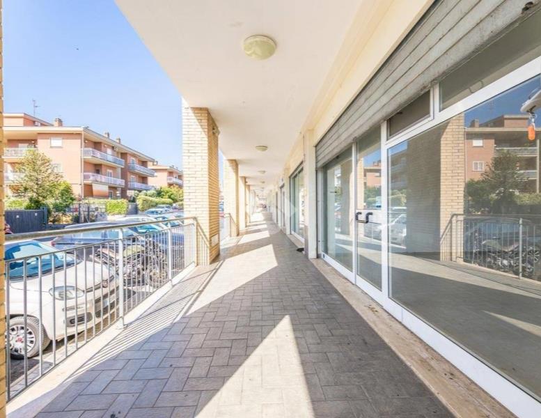 locale commerciale in affitto a Roma in zona Castelverde