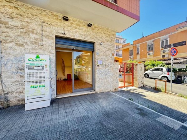 negozio in affitto a Roma in zona La Pisana
