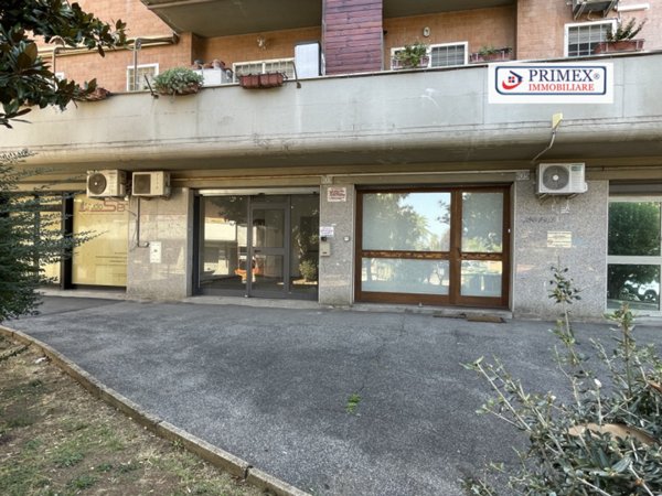 locale commerciale in affitto a Roma in zona Tor de' Cenci