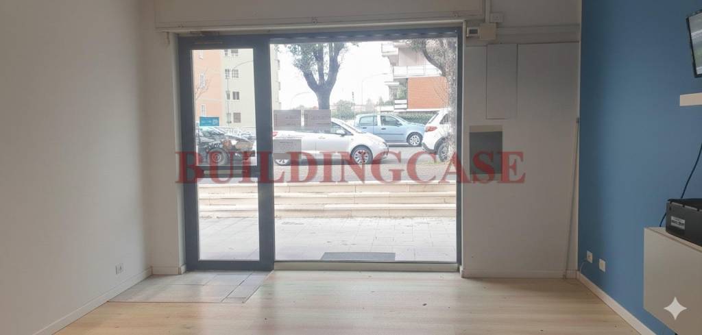 negozio in affitto a Roma in zona Ostiense