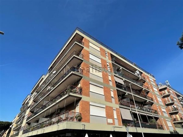 locale di sgombero in affitto a Roma in zona Ostia
