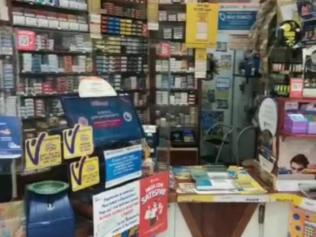 negozio in vendita a Roma in zona Collatino