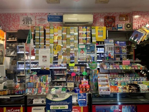 negozio in affitto a Roma